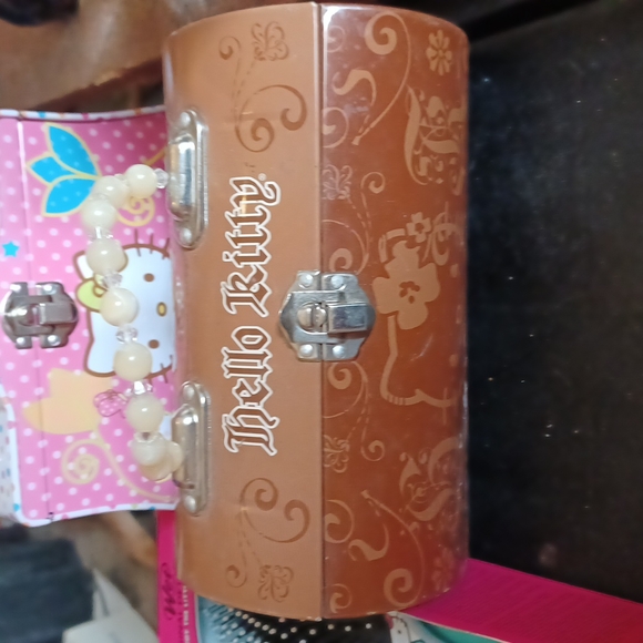 Hello Kitty Collection - Picture 3 of 4